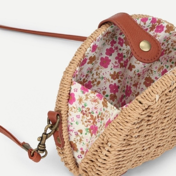 Semicircular Straw Crossbody Boho Bag - Picture 4 of 7